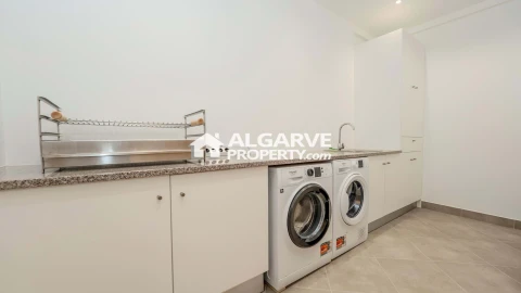 Moradia T4 para Venda em Loule (São Sebastião)