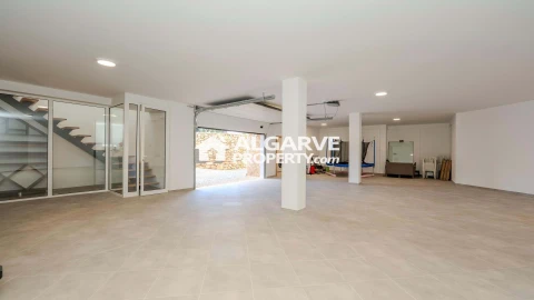 Moradia T4 para Venda em Loule (São Sebastião)