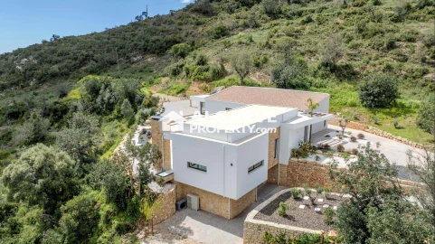 Moradia T4 para Venda em Loule (São Sebastião)
