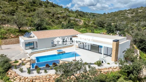 Moradia T4 para Venda em Loule (São Sebastião)