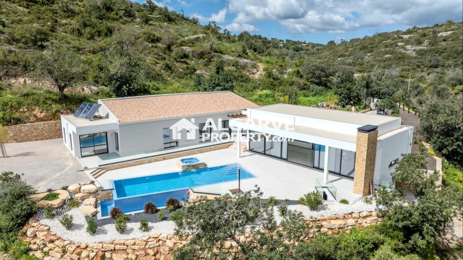 Moradia T4 para Venda em Loule (São Sebastião)