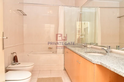 Apartamento T6 para Venda em Aldoar, Foz do Douro e Nevogilde