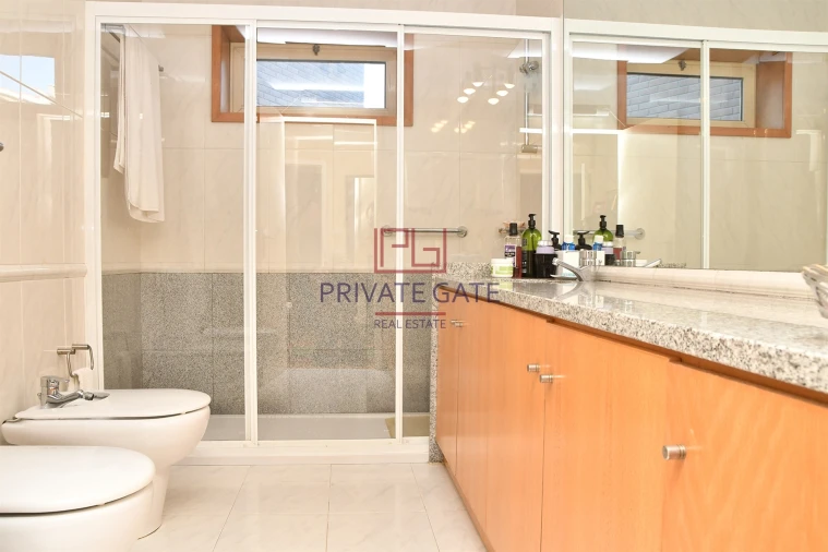 Apartamento T6 para Venda em Aldoar, Foz do Douro e Nevogilde Foto 9