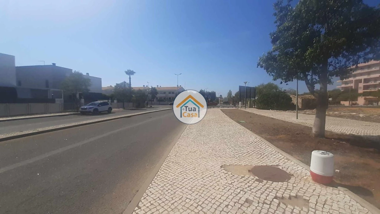 Terreno para Venda em Faro (Sé e São Pedro) Foto 1