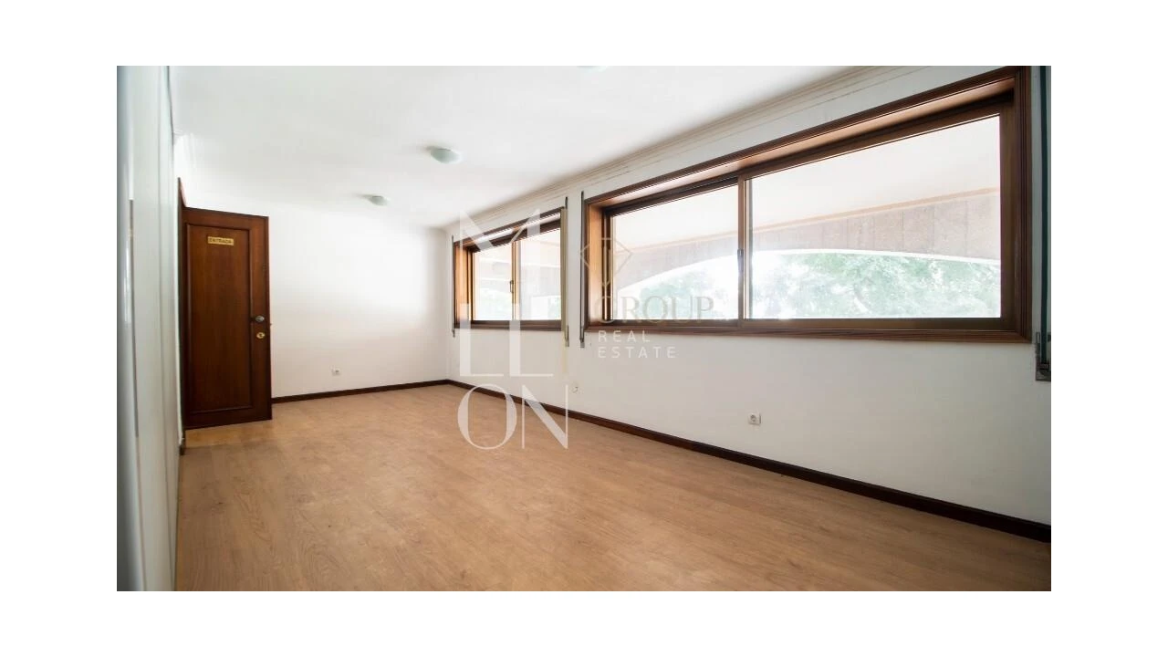 Escritório para Venda em Mafamude e Vilar do Paraíso Foto 3