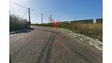 Terreno para Venda em Achete, Azoia de Baixo e Póvoa de Santarém