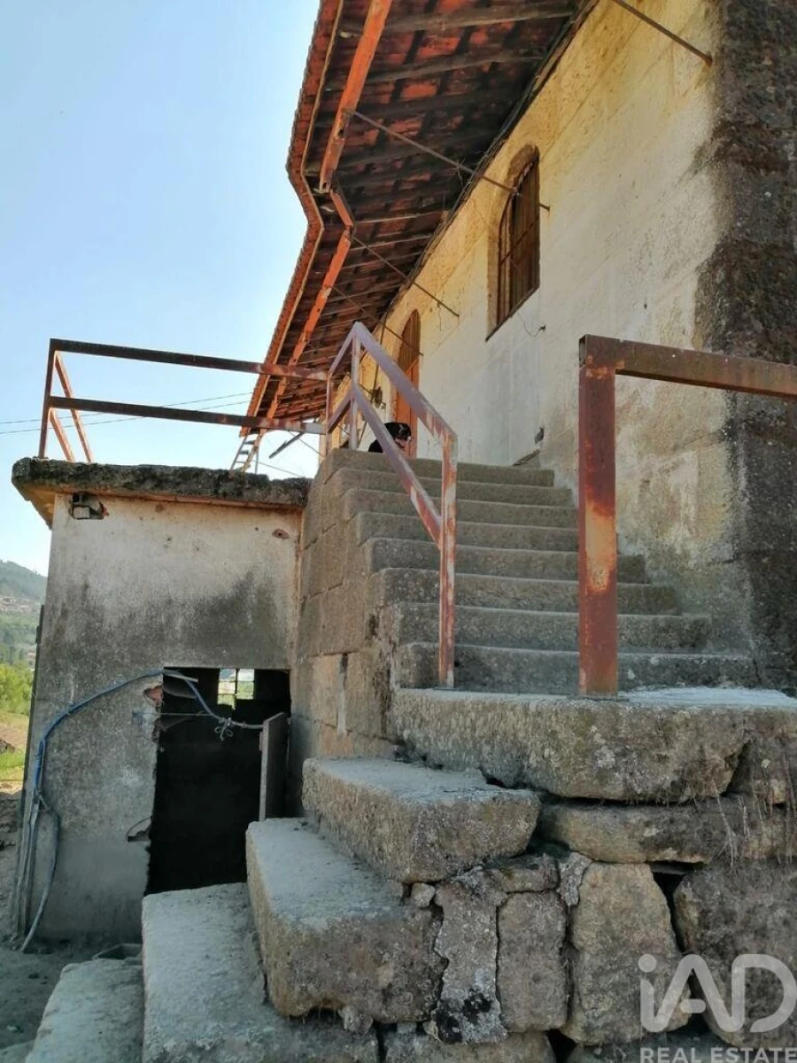 Moradia T5 para Venda em Calvão e Soutelinho da Raia Foto 12