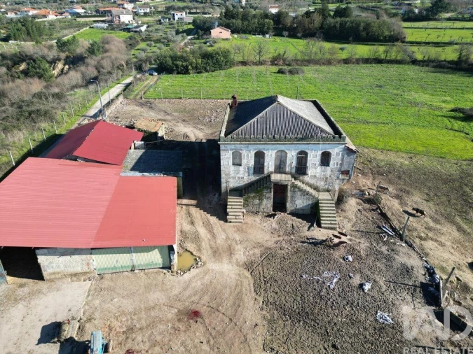 Moradia T5 para Venda em Calvão e Soutelinho da Raia Foto 3