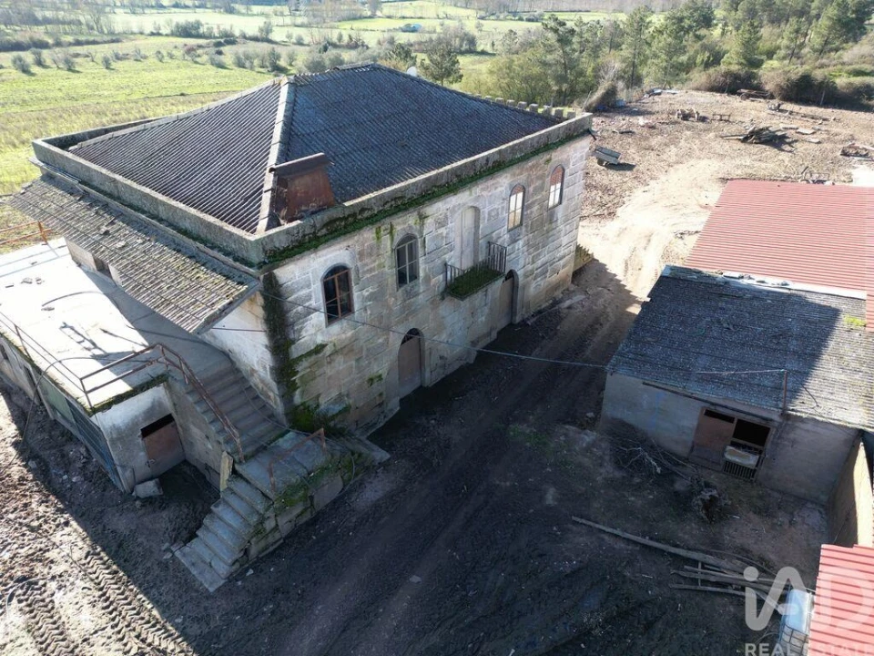 Moradia T5 para Venda em Calvão e Soutelinho da Raia Foto 4