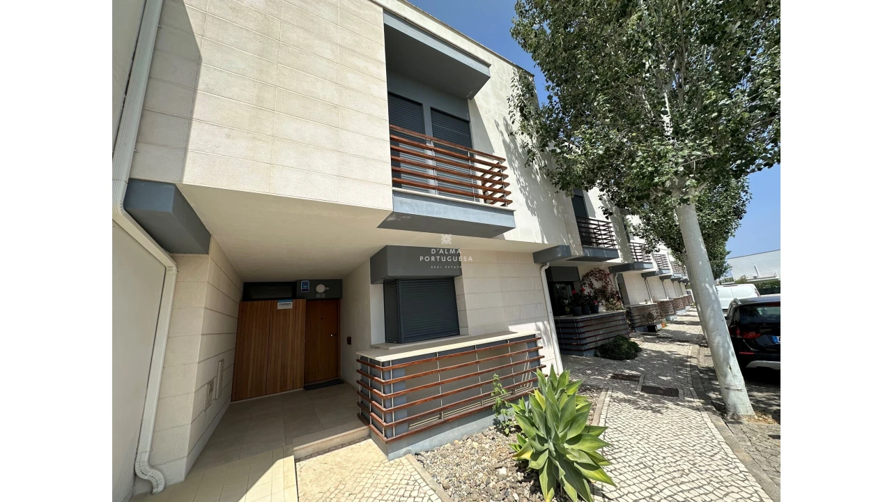 Moradia T5 para Venda em Quarteira Foto 2