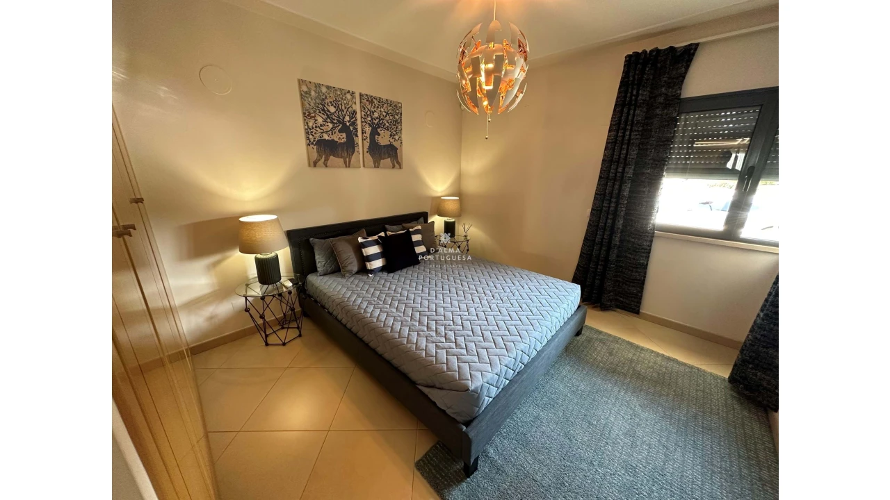 Moradia T5 para Venda em Quarteira Foto 6