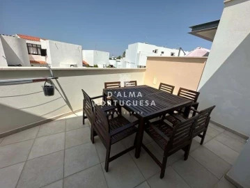 Moradia T5 para Venda em Quarteira