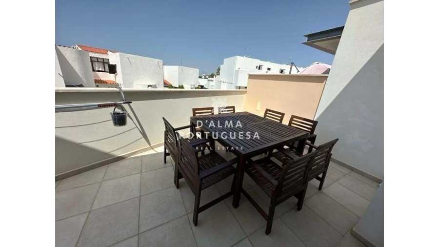 Moradia T5 para Venda em Quarteira Foto 3