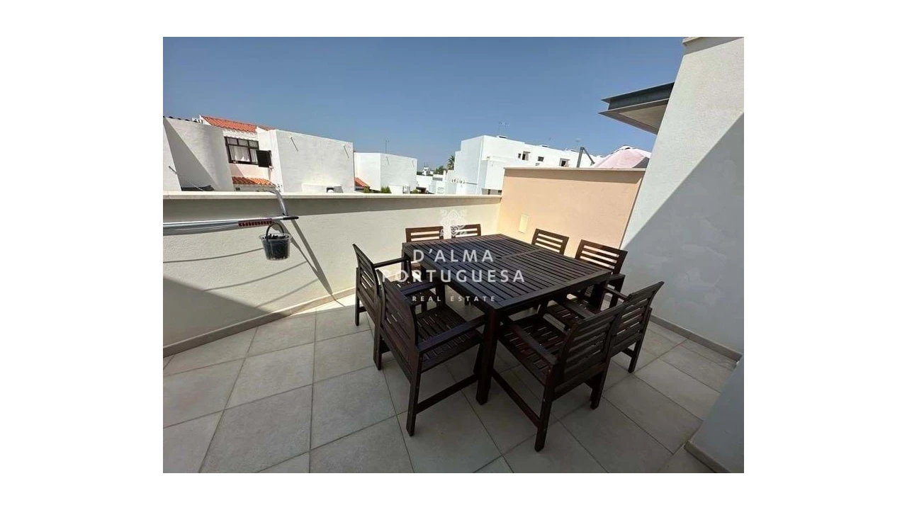 Moradia T5 para Venda em Quarteira Foto 3