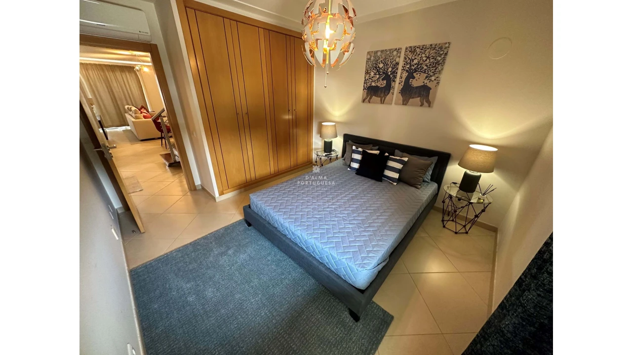 Moradia T5 para Venda em Quarteira Foto 12