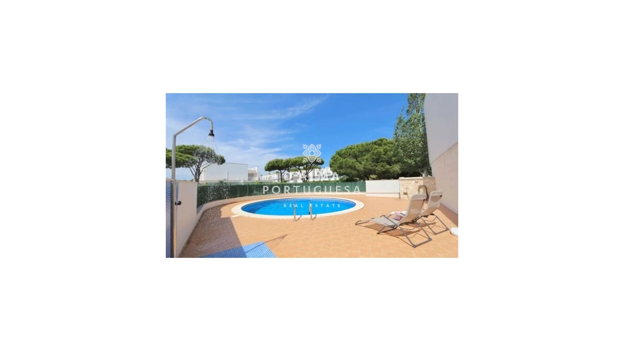 Moradia T5 para Venda em Quarteira Foto 1