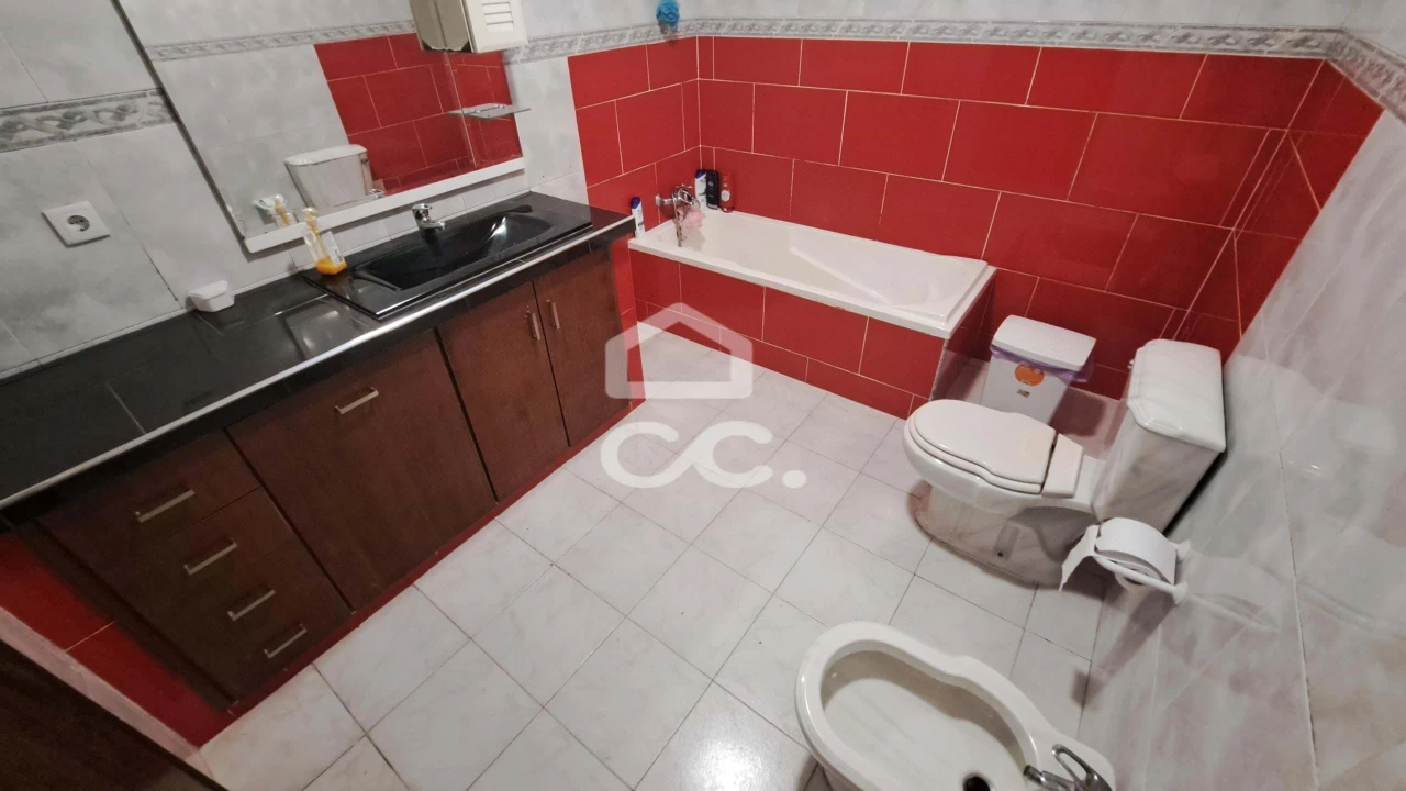 Moradia T6 para Venda em Rabo de Peixe Foto 11