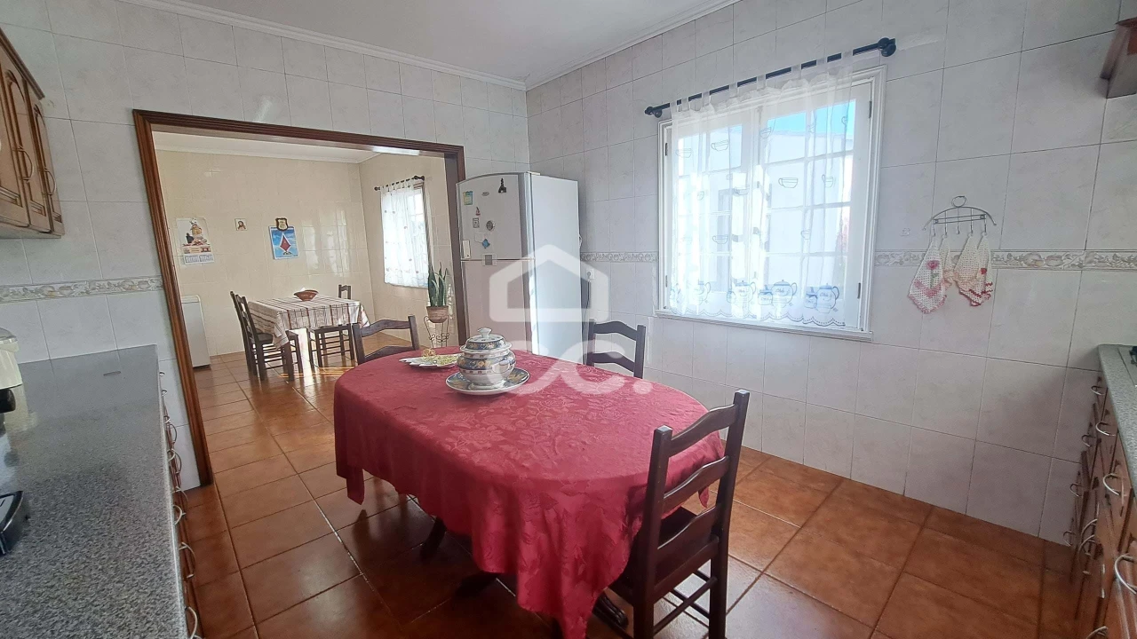 Moradia T6 para Venda em Rabo de Peixe Foto 13