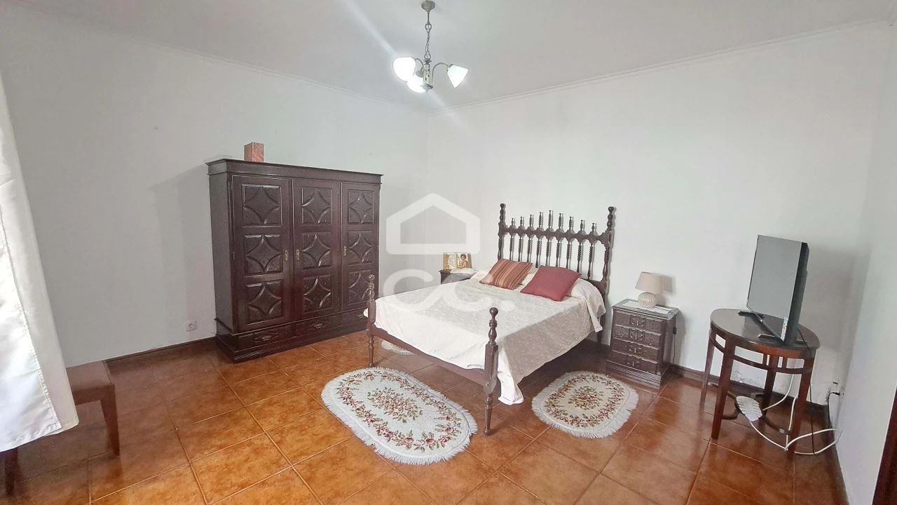 Moradia T6 para Venda em Rabo de Peixe Foto 5