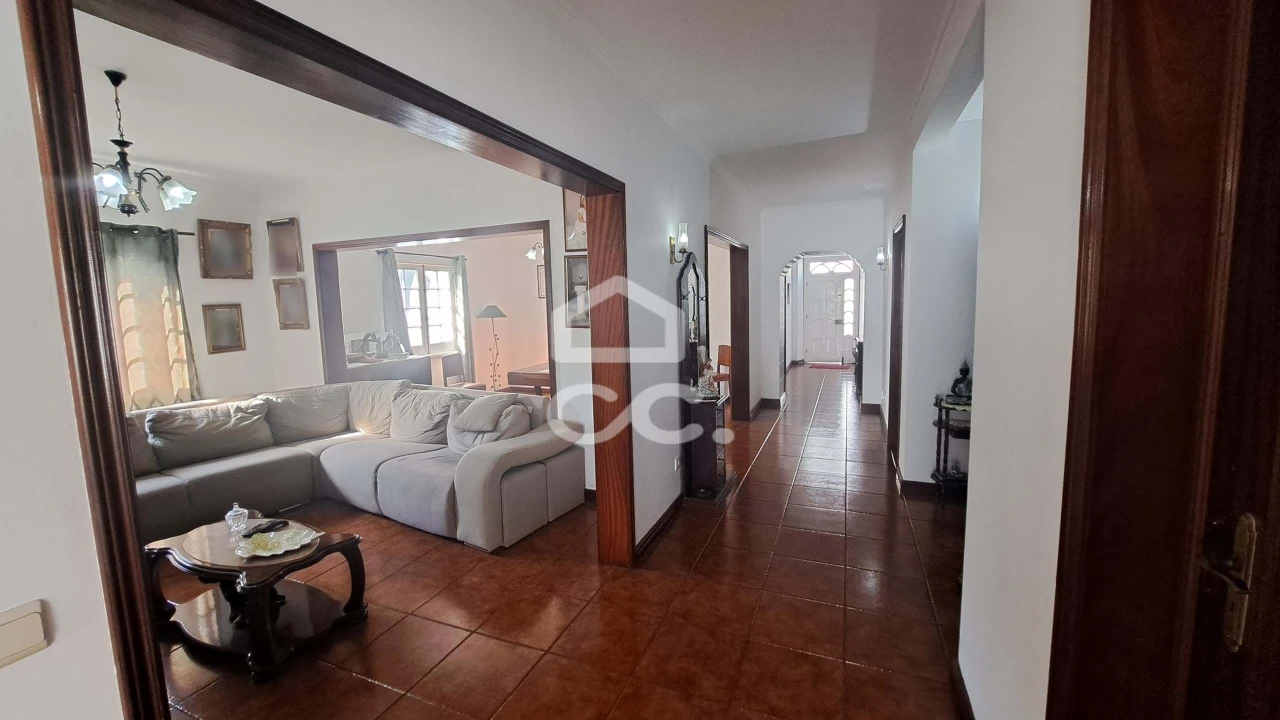 Moradia T6 para Venda em Rabo de Peixe Foto 2