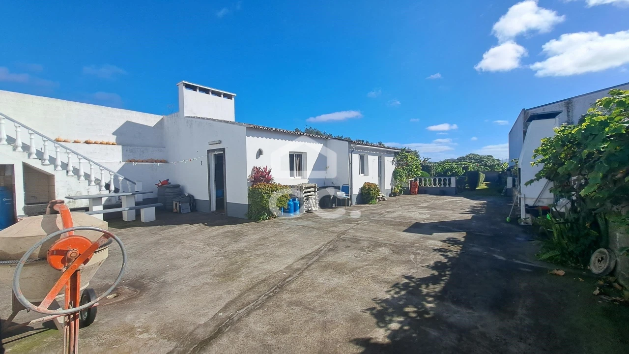 Moradia T6 para Venda em Rabo de Peixe Foto 32