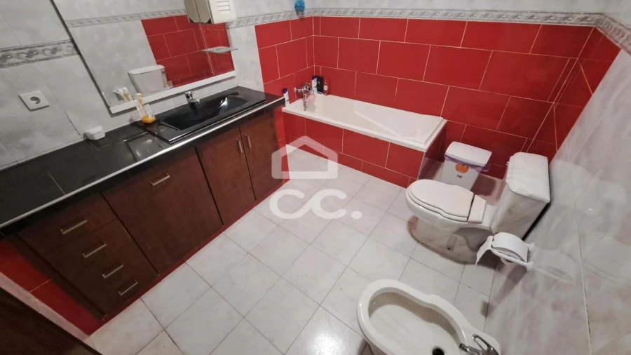 Moradia T6 para Venda em Rabo de Peixe Foto 11