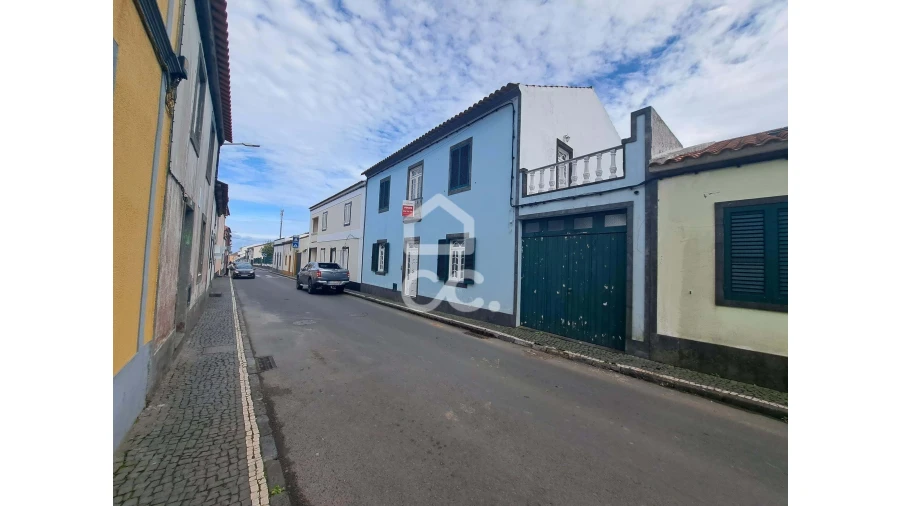 Moradia T6 para Venda em Rabo de Peixe