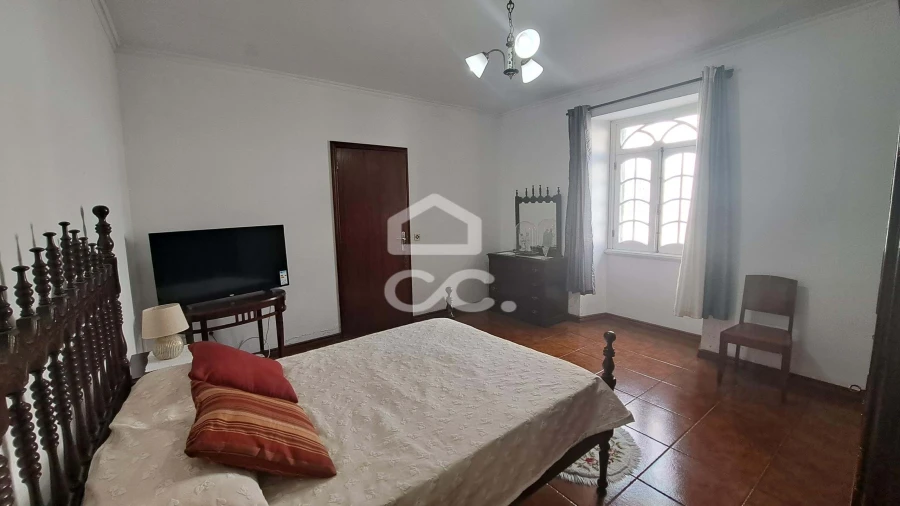 Moradia T6 para Venda em Rabo de Peixe Foto 4