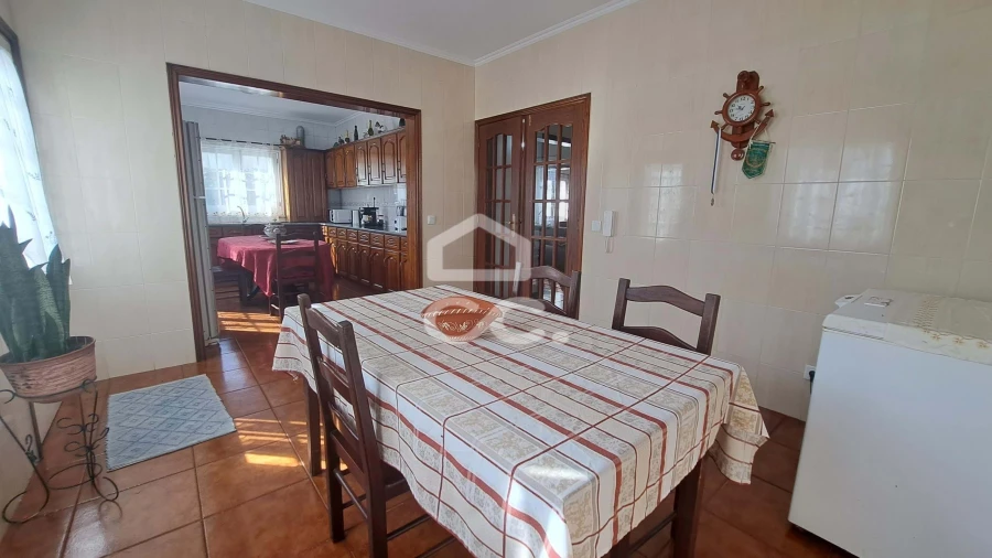 Moradia T6 para Venda em Rabo de Peixe Foto 14