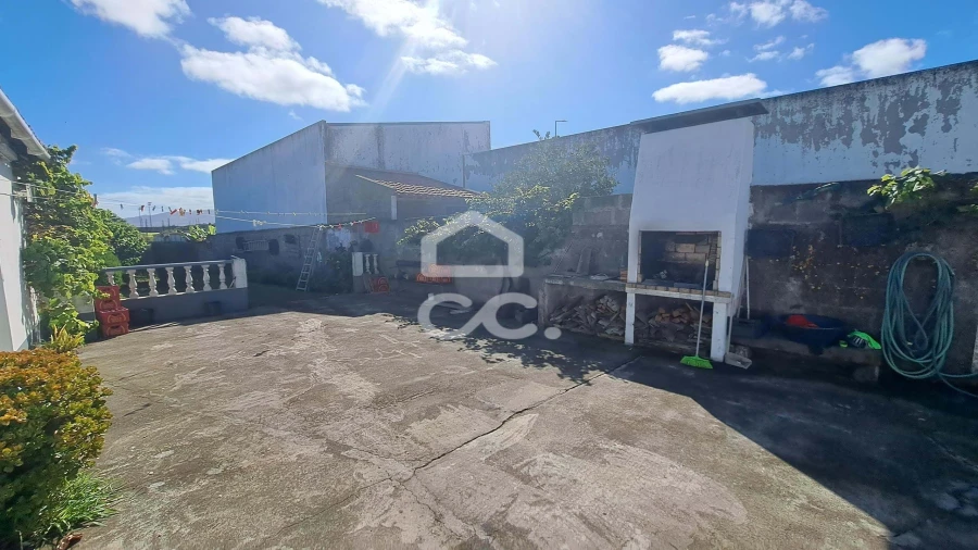 Moradia T6 para Venda em Rabo de Peixe Foto 33