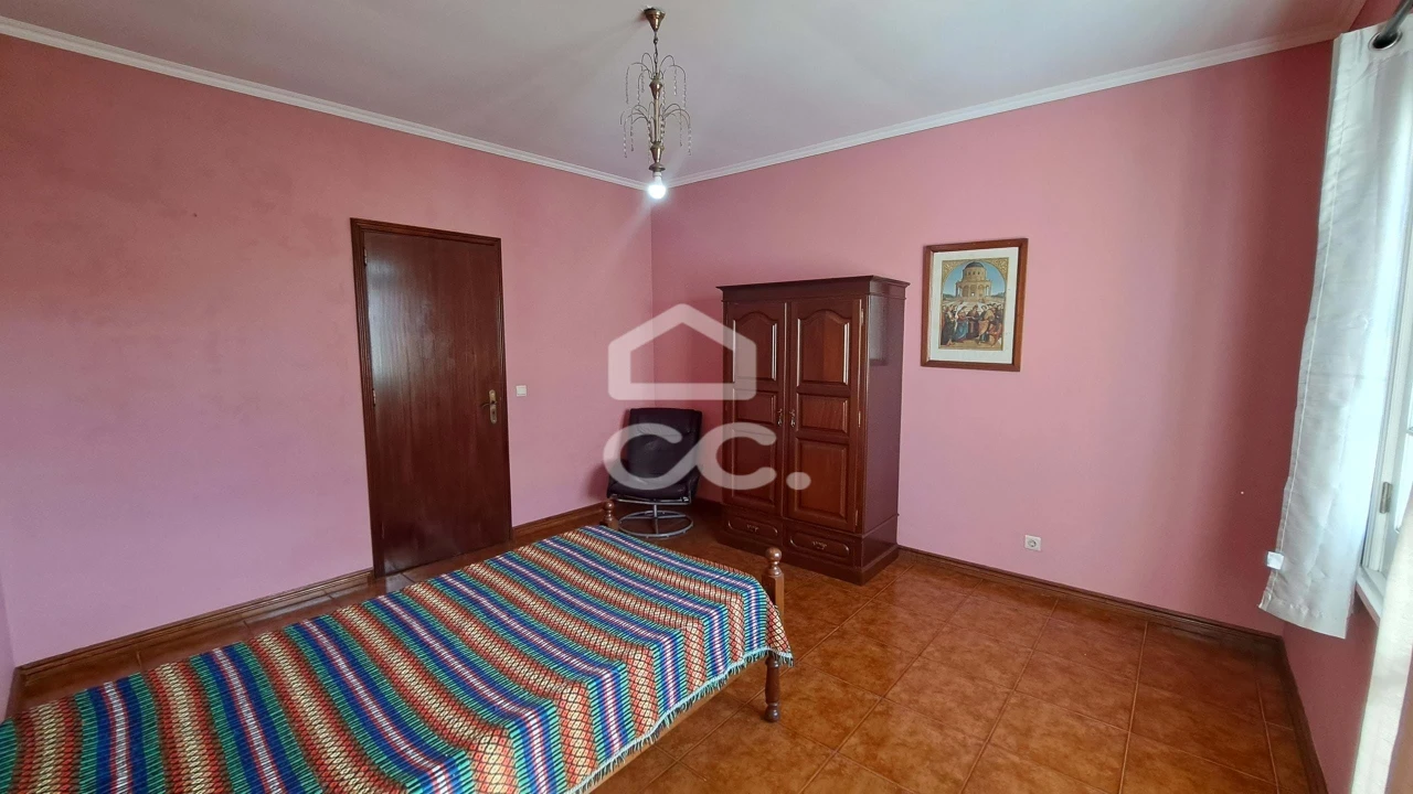 Moradia T6 para Venda em Rabo de Peixe Foto 23