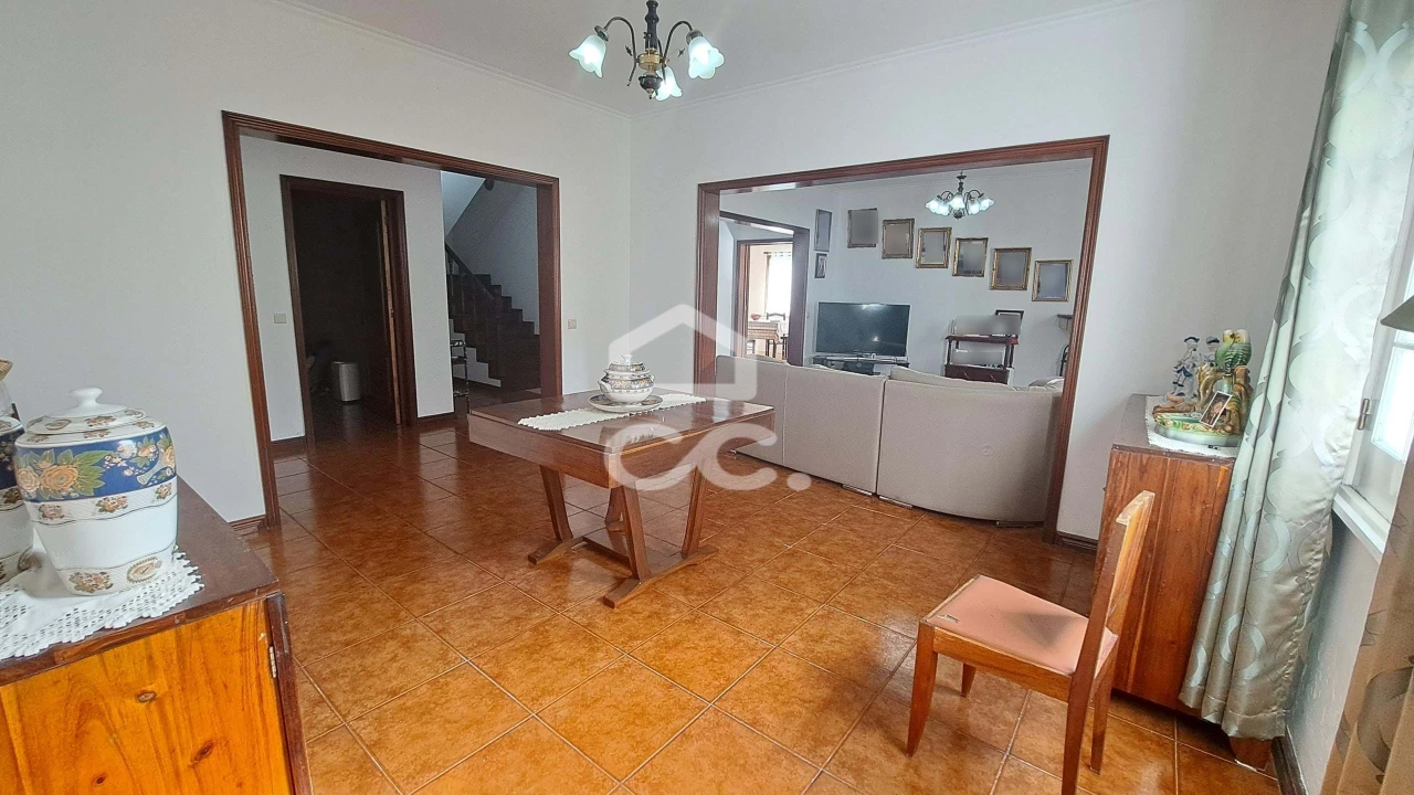 Moradia T6 para Venda em Rabo de Peixe Foto 8