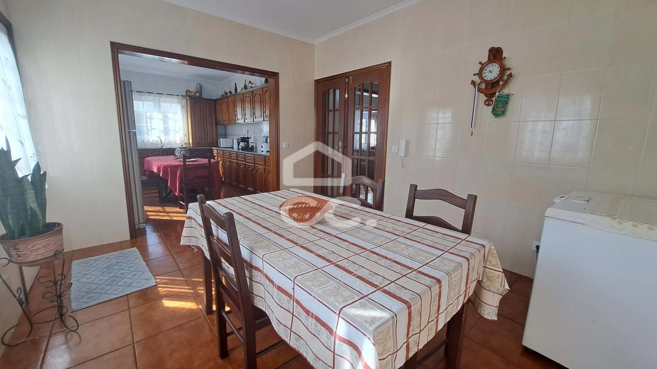 Moradia T6 para Venda em Rabo de Peixe Foto 14