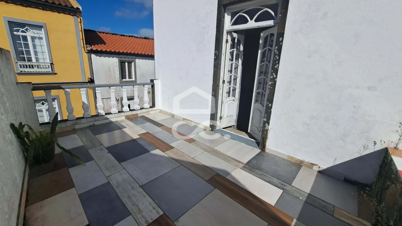 Moradia T6 para Venda em Rabo de Peixe Foto 27