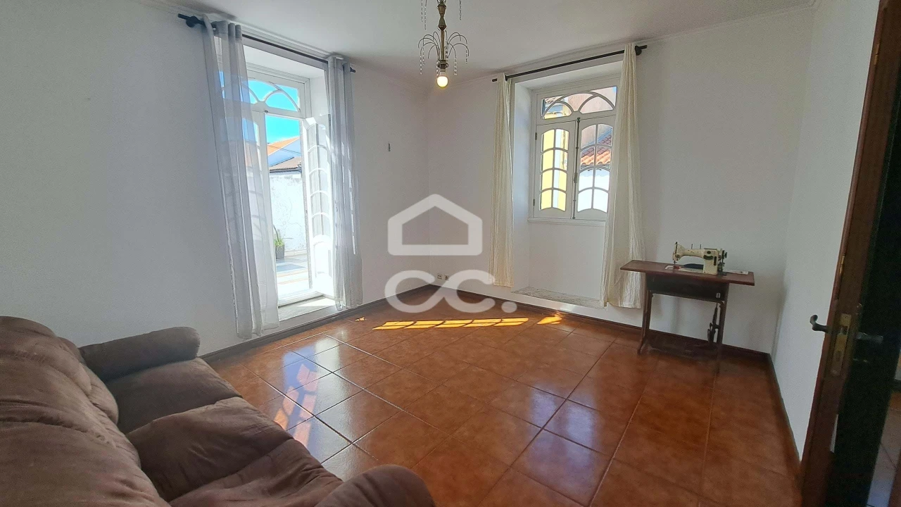 Moradia T6 para Venda em Rabo de Peixe Foto 21