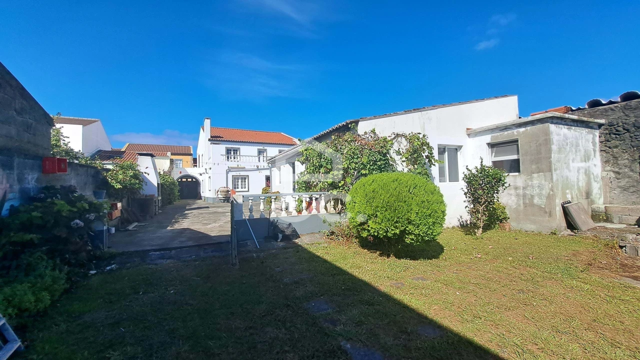 Moradia T6 para Venda em Rabo de Peixe Foto 49