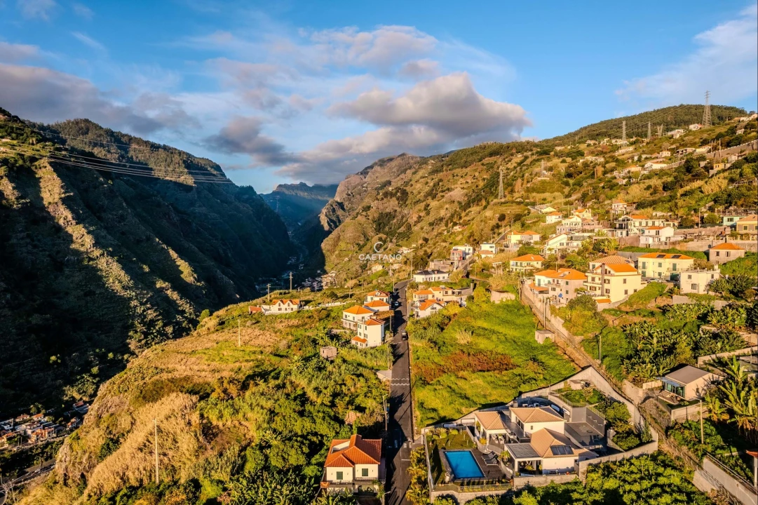 Moradia T4 para Venda em Ribeira Brava Foto 11