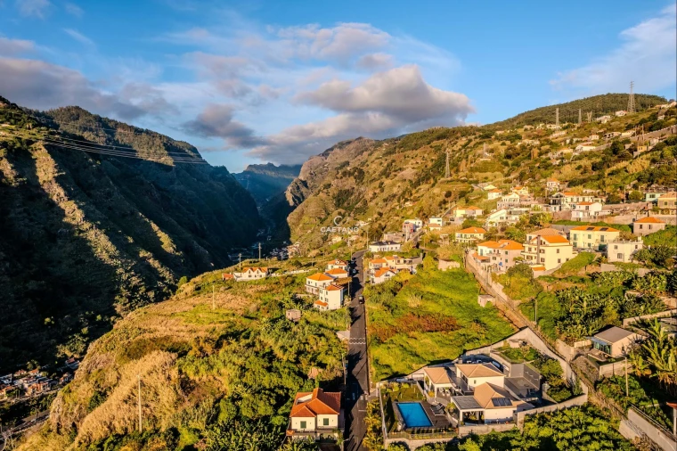 Moradia T4 para Venda em Ribeira Brava Foto 11