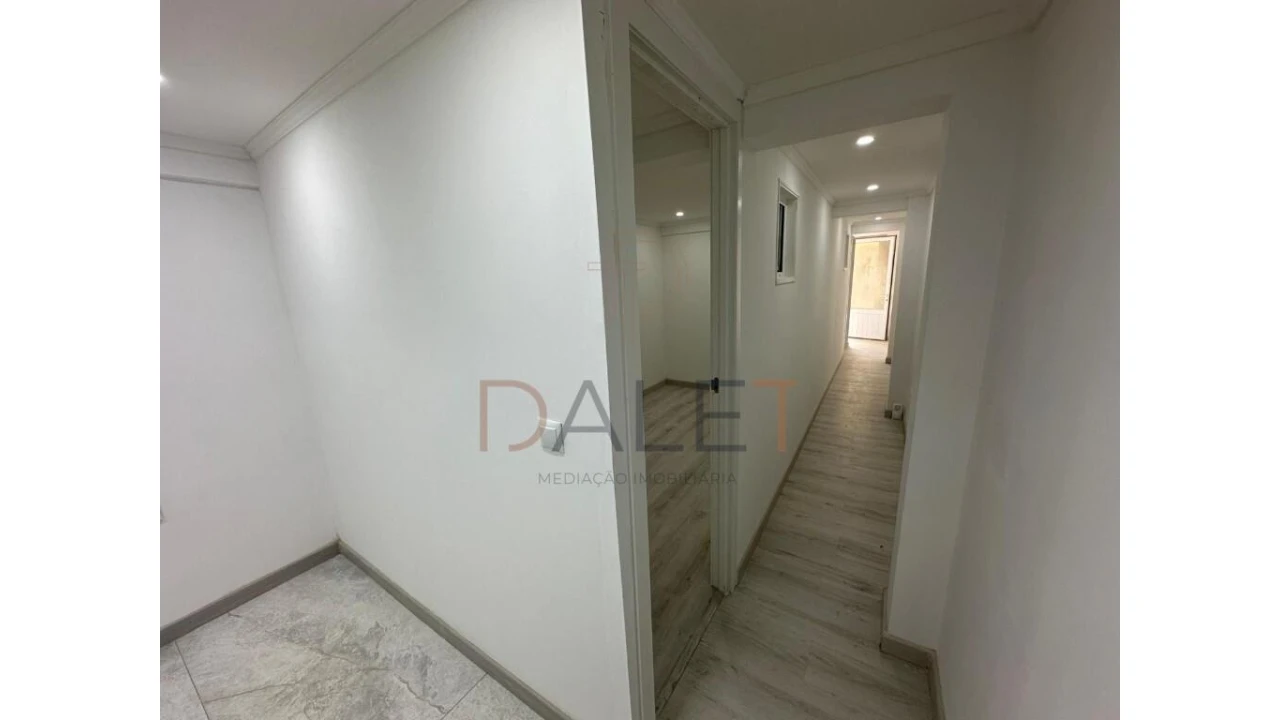 Apartamento T1 para Venda em Corroios Foto 12