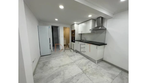 Apartamento T1 para Venda em Corroios