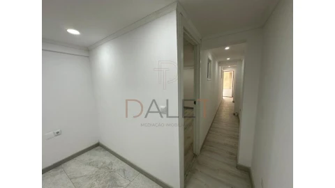 Apartamento T1 para Venda em Corroios