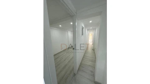 Apartamento T1 para Venda em Corroios