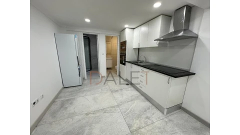 Apartamento T1 para Venda em Corroios