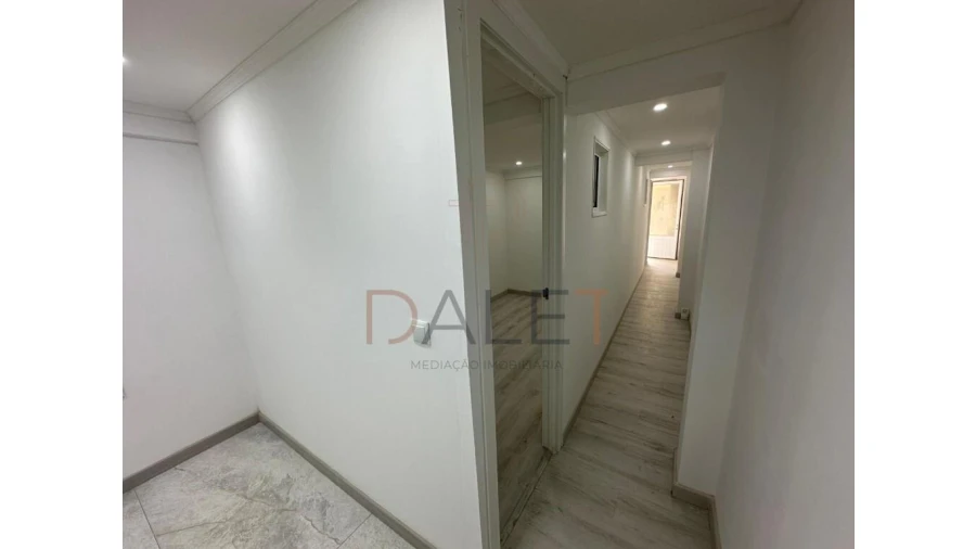 Apartamento T1 para Venda em Corroios Foto 12