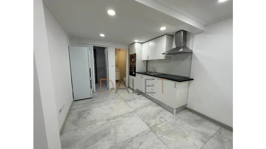Apartamento T1 para Venda em Corroios Foto 6