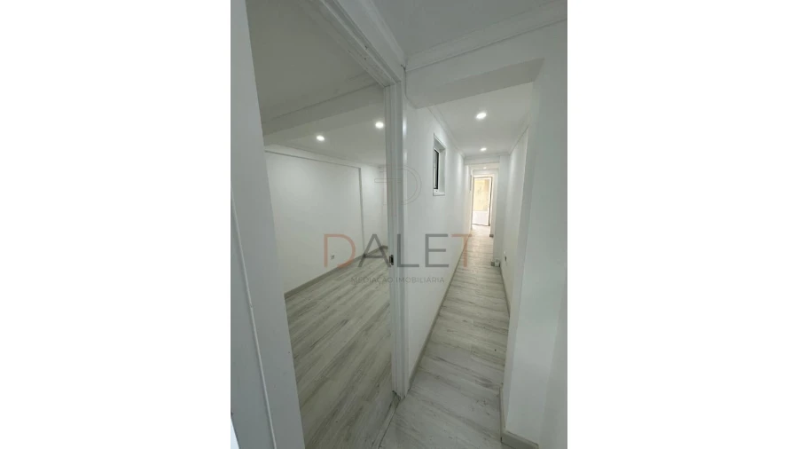 Apartamento T1 para Venda em Corroios Foto 11