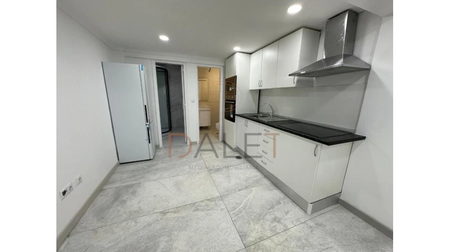 Apartamento T1 para Venda em Corroios Foto 4