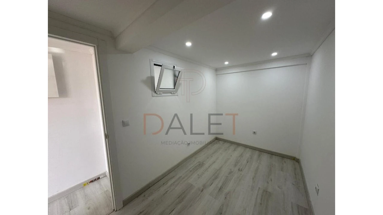Apartamento T1 para Venda em Corroios Foto 14