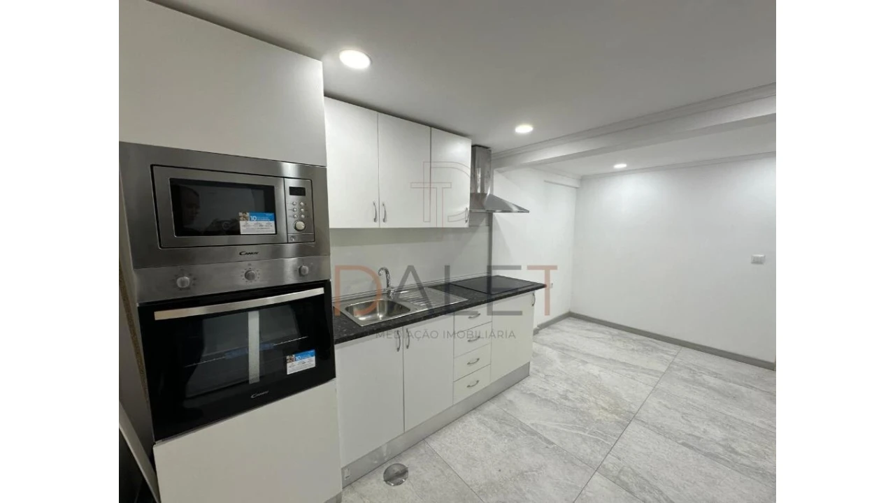 Apartamento T1 para Venda em Corroios Foto 1