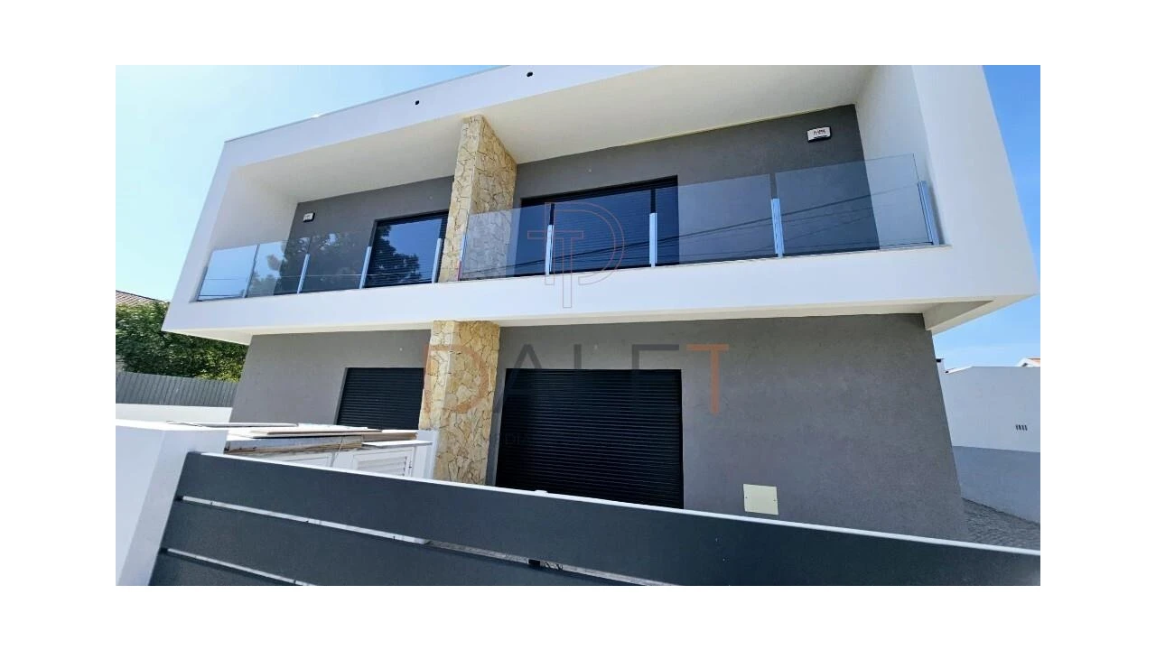 Moradia T4 para Venda em Fernao Ferro Foto 2